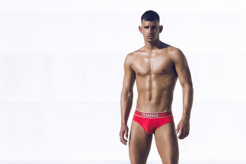 teamm8 underwear - naked briefs red