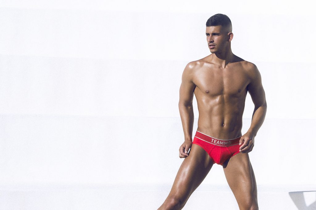 teamm8 underwear - naked briefs red
