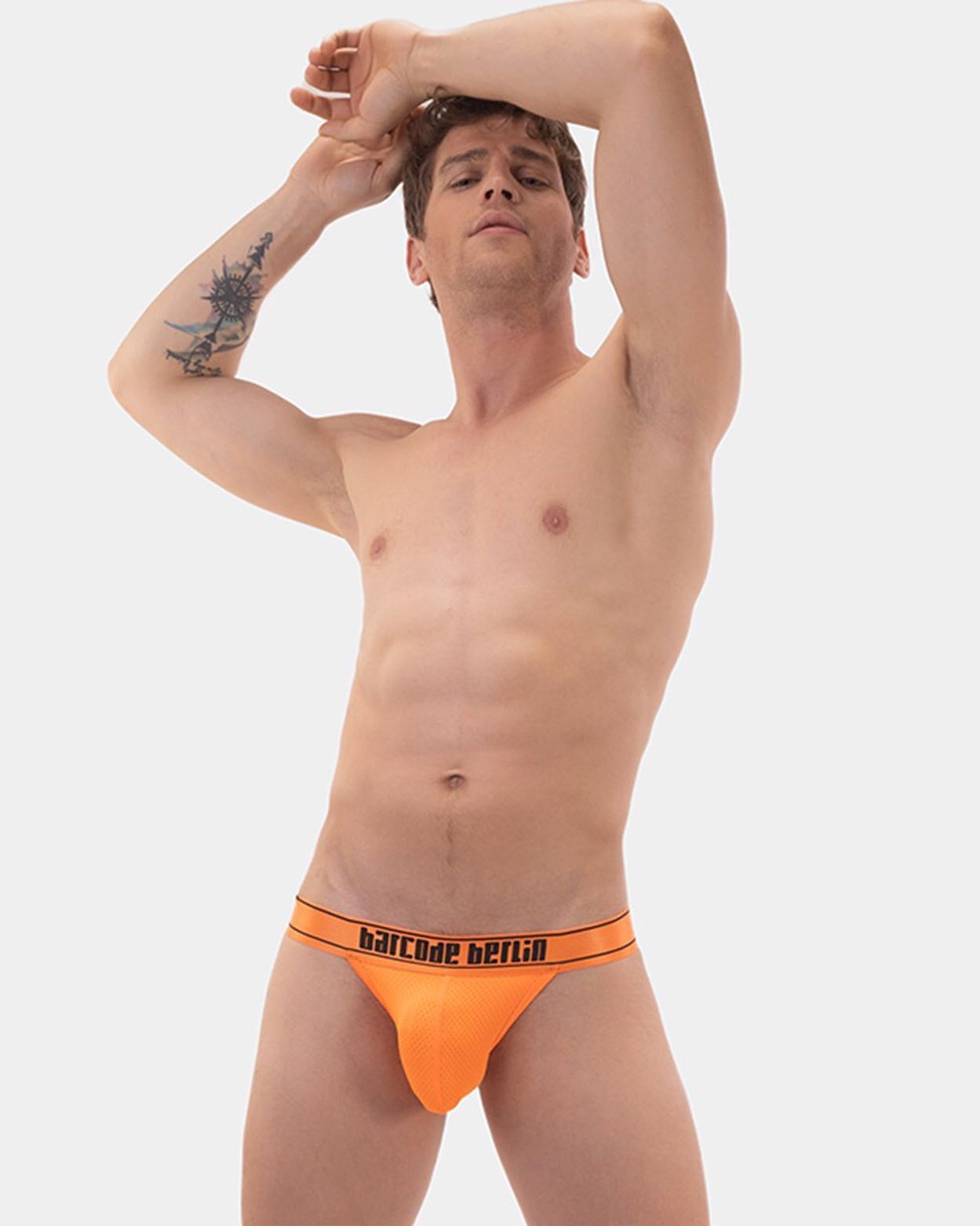Just arrived! The sexy Brief Tjure of Barcode Berlin in neon orange is an athletic style underwear with a comfortable pouch that fits your shape and caresses you:
______
https://menandunderwear.com/shop/underwear/barcode-berlin-brief-tjure-neon-orange