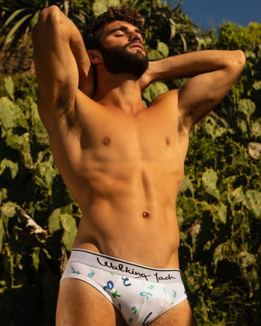 Model Lucas gets photographed by Beto Urbano in Brazil in the Letters Briefs of Walking Jack. Check out the first part:
____
https://www.menandunderwear.com/2022/08/beto-urbano-takes-walking-jack-to-rio-part-one.html