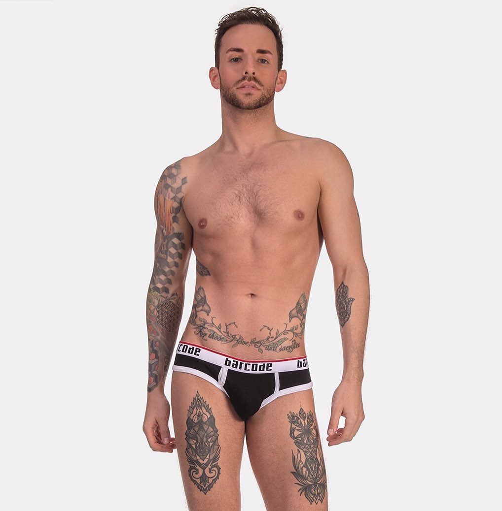 One of the briefs that just got into our Sales section, the Kai Briefs in black from Barcode. Get them today for just 15 euros! Link below:
______
https://menandunderwear.com/shop/underwear/barcode-berlin-briefs-kai-black-with-white