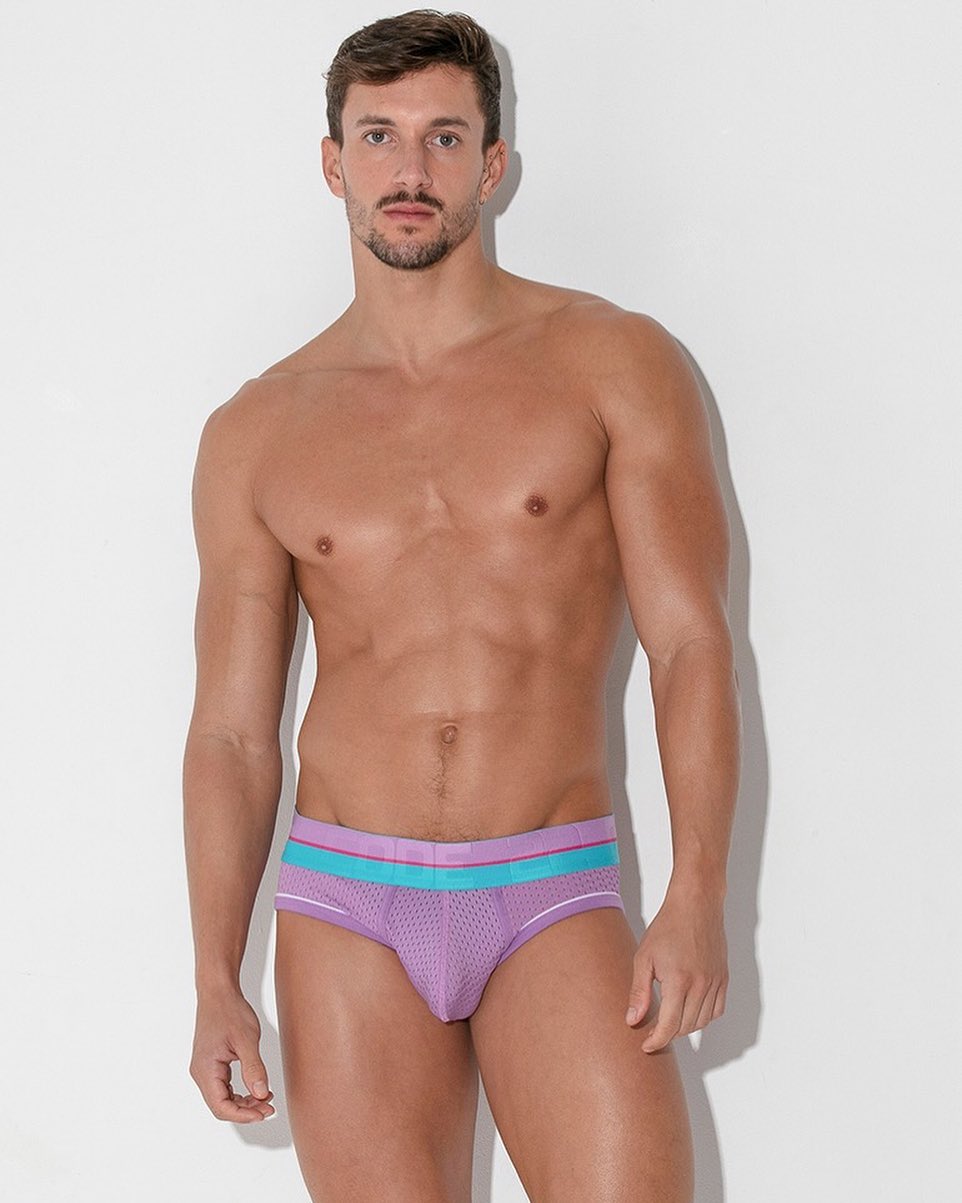 Happy Pride Month! This month is famous for its vibrant parades and festivities that honour the diverse and inclusive queer community. Apart from sponsoring our local ThessPride events, we have prepared a shopping guide to assist you in getting ready for Pride events, regardless of where you are located. Take a look:
____
menandunderwear.com/shop/pride