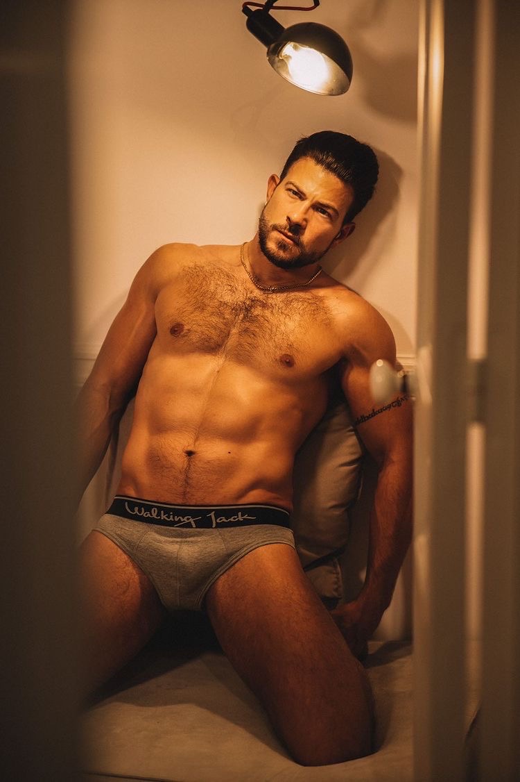 Model George Tsak by Edward - Walking Jack underwear