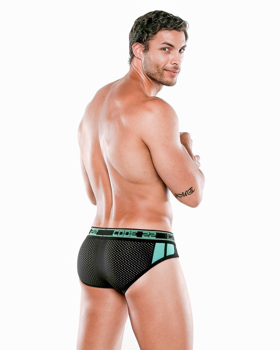 The Motion Push-Up Briefs are an amalgam of futuristic and athletic design elements in one striking pair of underwear. Find it here:
_____
https://menandunderwear.com/shop/underwear/code-22-motion-push-up-briefs-black